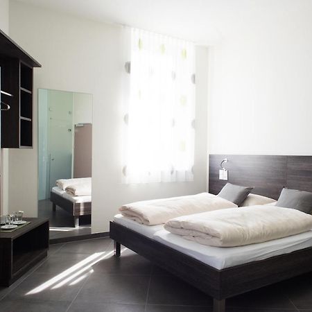Eee Hotel Traun Luaran gambar