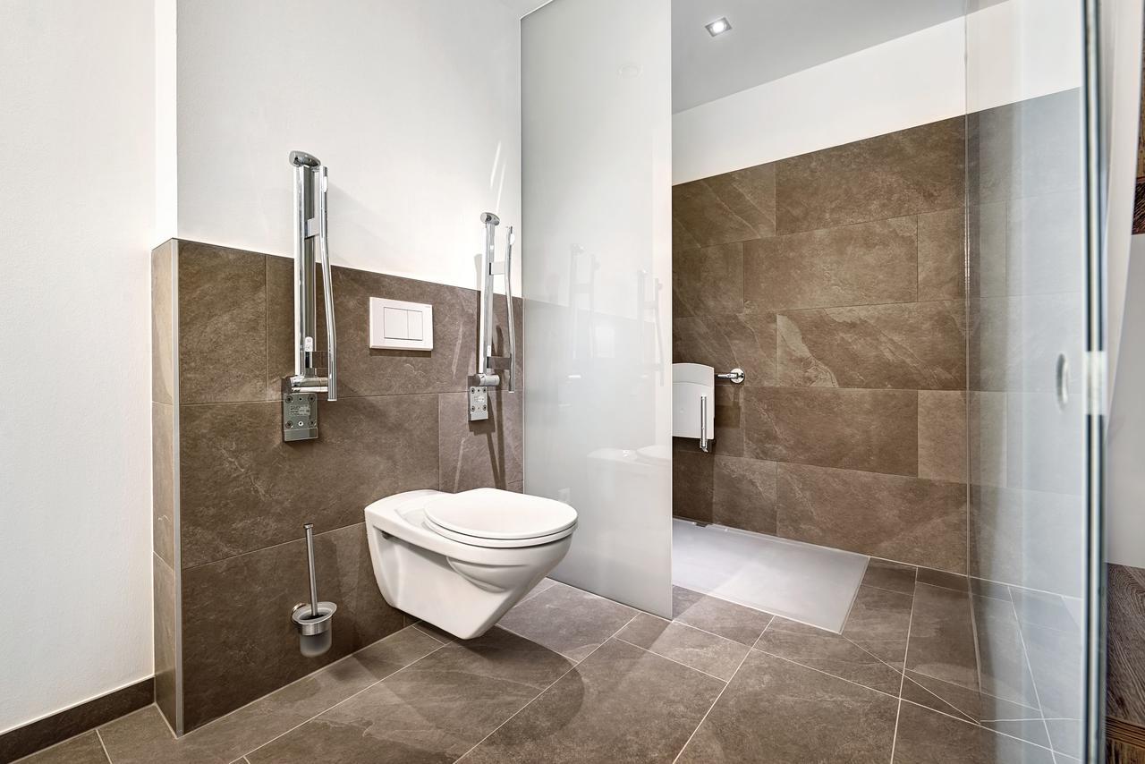 Eee Hotel Traun Luaran gambar