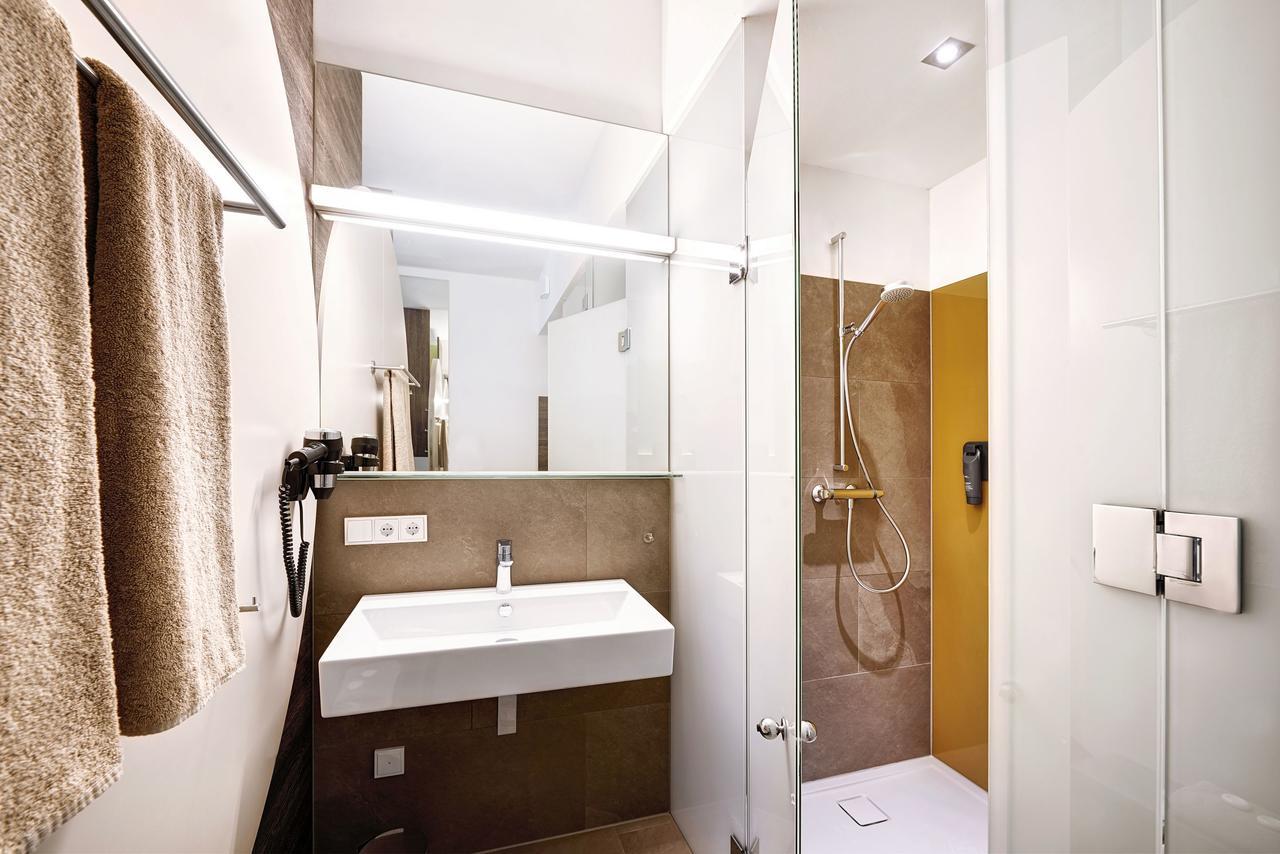 Eee Hotel Traun Luaran gambar