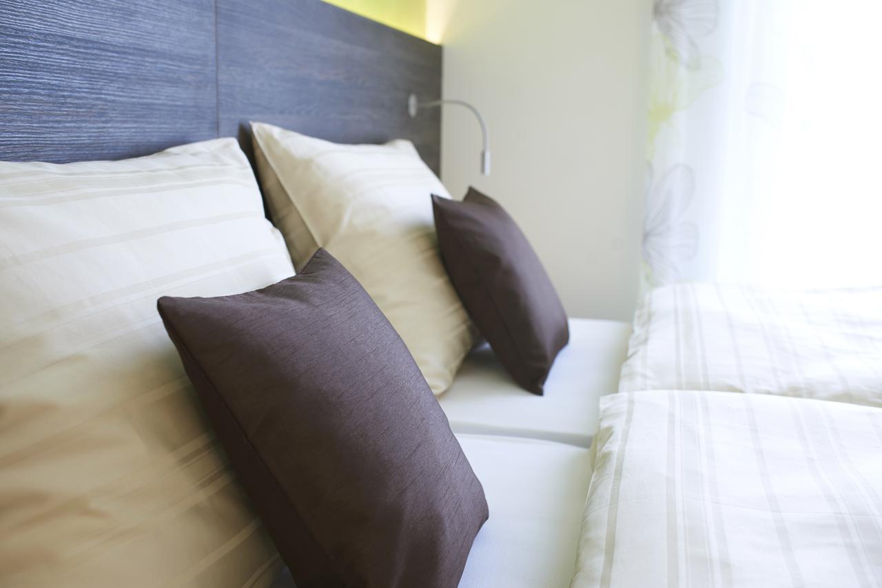 Eee Hotel Traun Luaran gambar