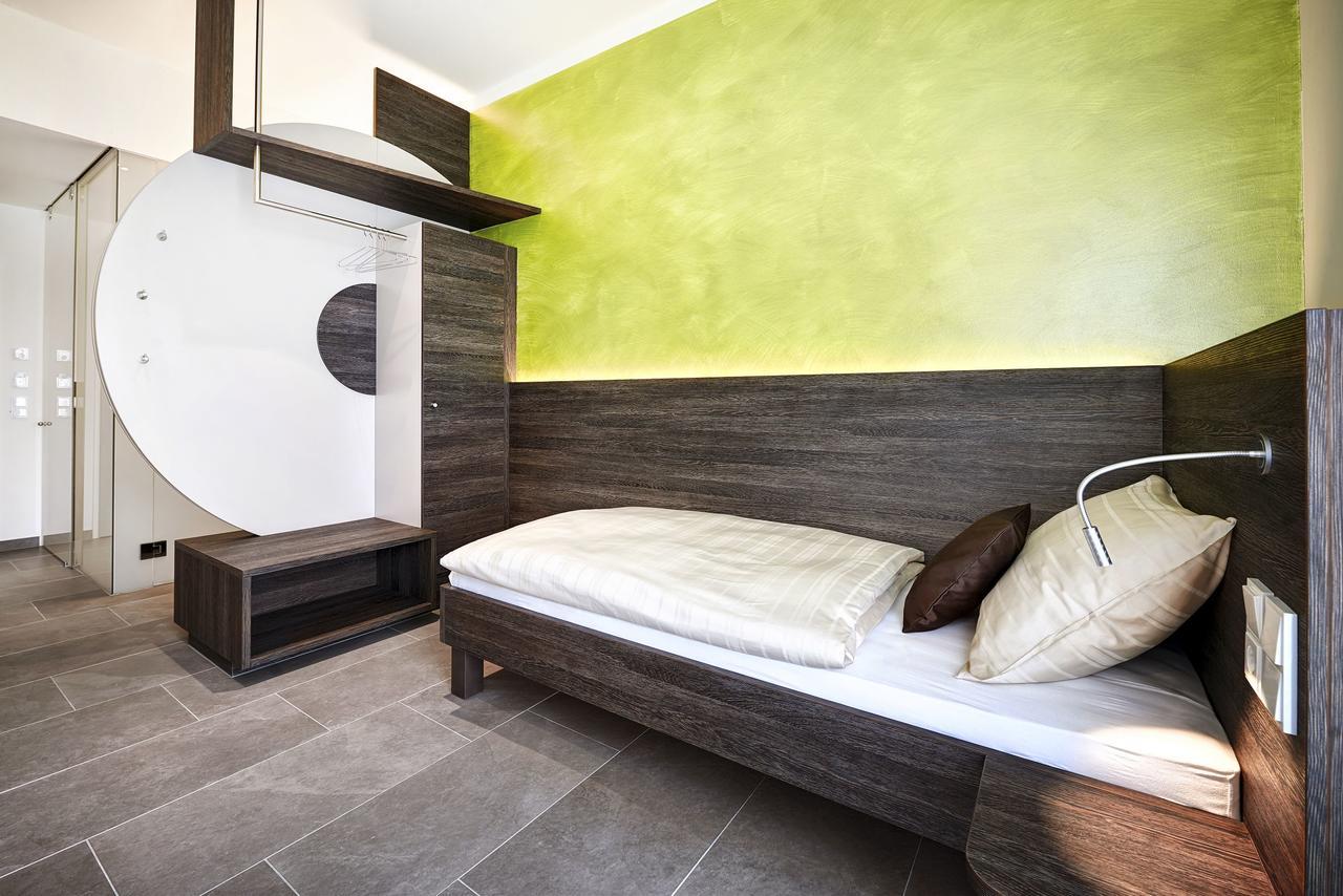 Eee Hotel Traun Luaran gambar