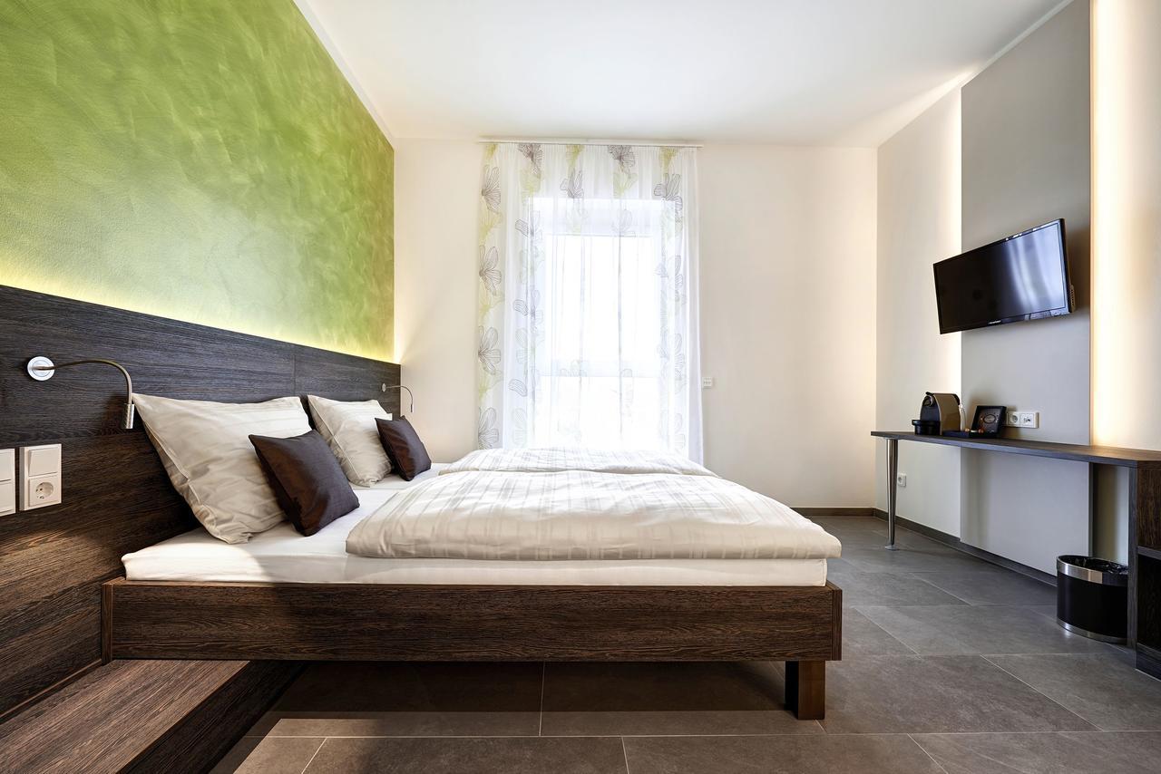 Eee Hotel Traun Luaran gambar