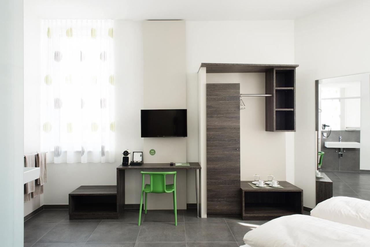 Eee Hotel Traun Luaran gambar
