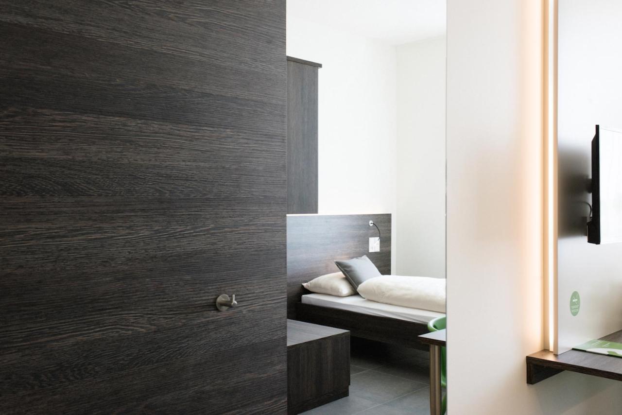 Eee Hotel Traun Luaran gambar