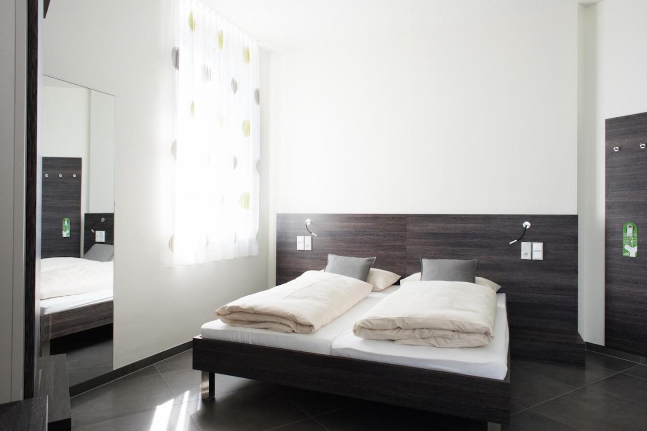 Eee Hotel Traun Luaran gambar