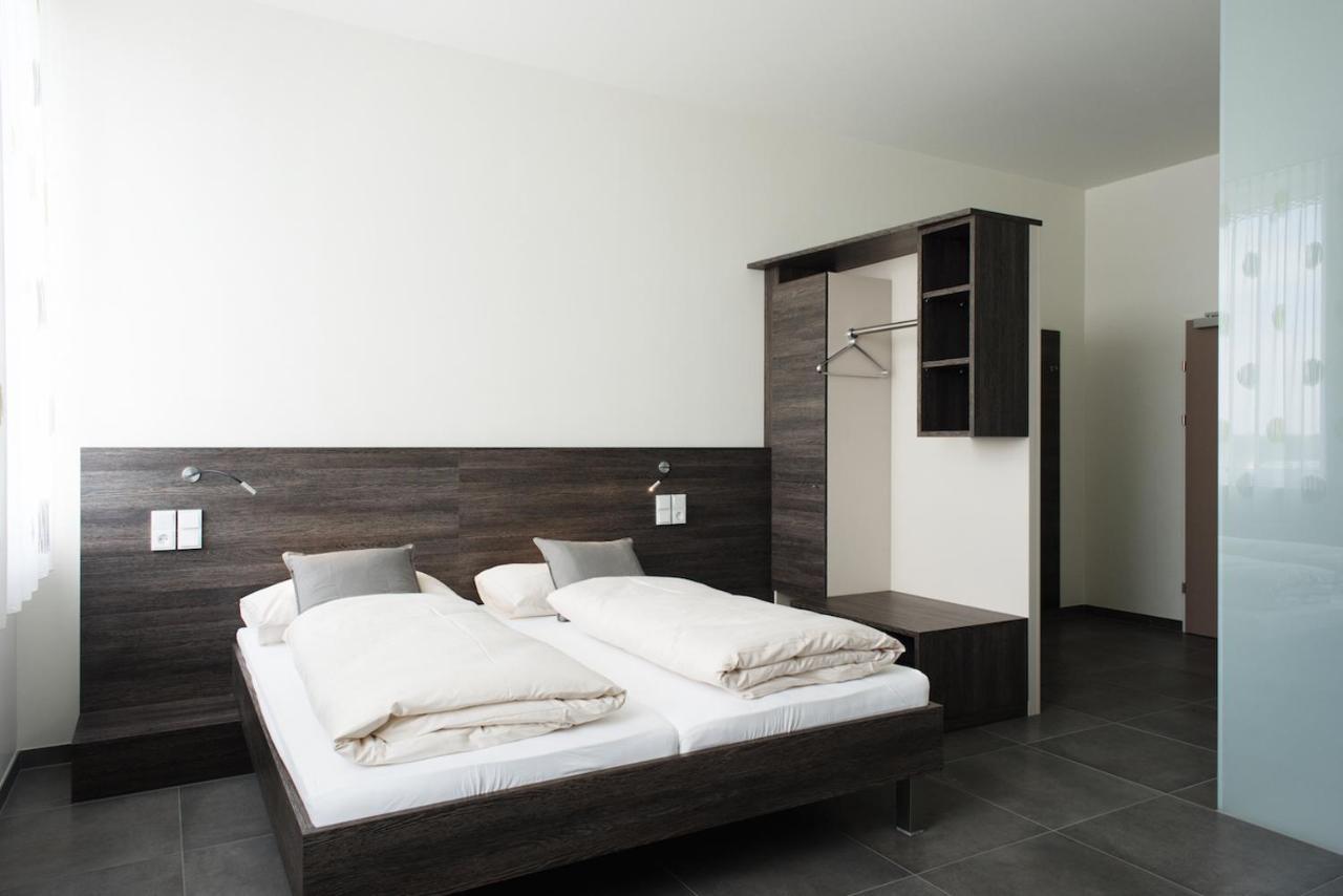 Eee Hotel Traun Luaran gambar