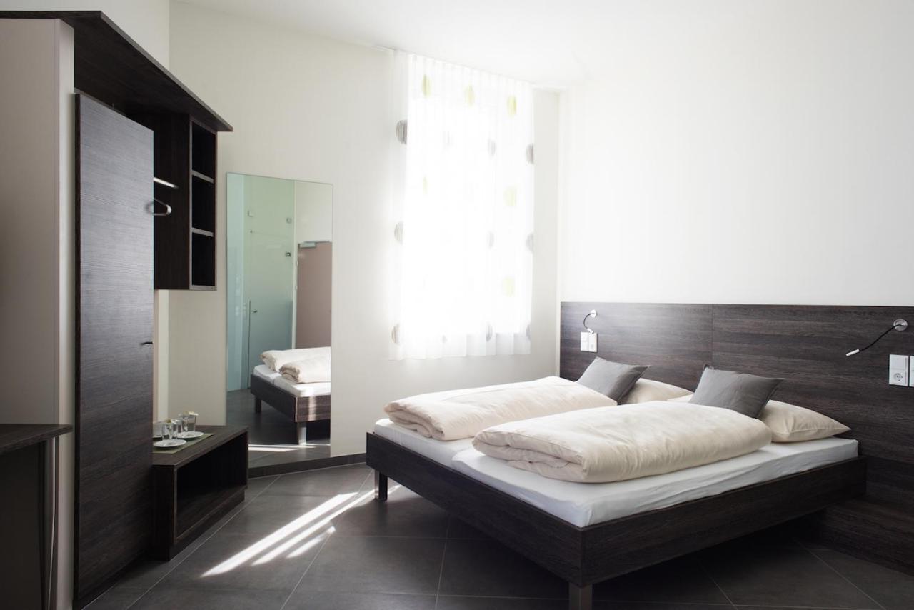 Eee Hotel Traun Luaran gambar