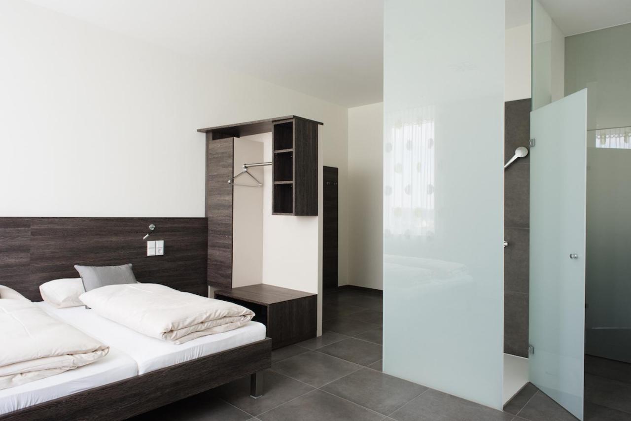 Eee Hotel Traun Luaran gambar